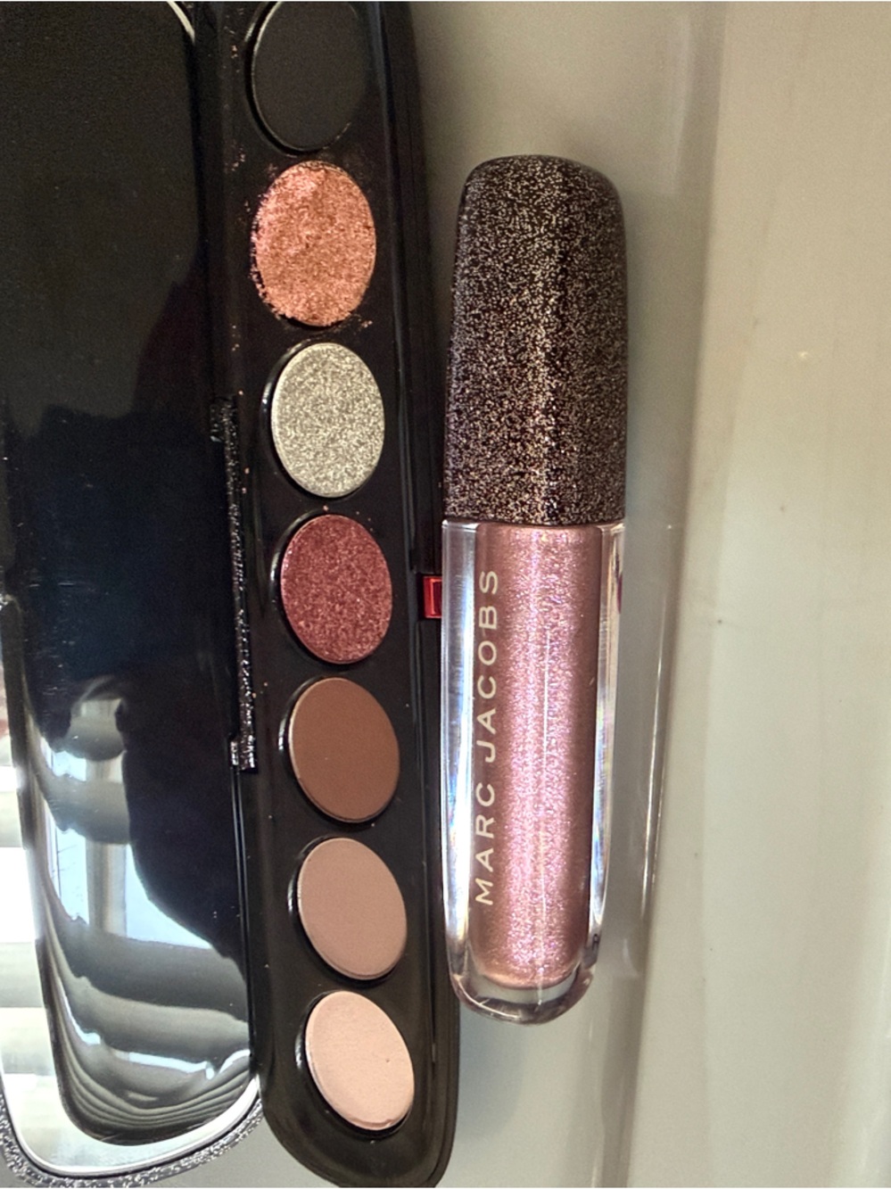 Marc Jacobs Pink and Copper Eyeshadow Palette with Shimmer Gloss
